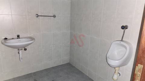 Armazém com 200 m2 em Santo Tirso