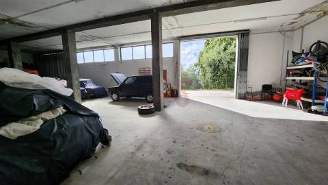 Armazém com 200 m2 em Santo Tirso
