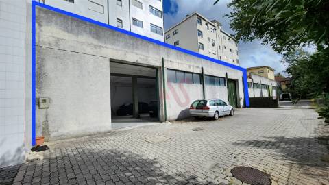 Armazém com 200 m2 em Santo Tirso