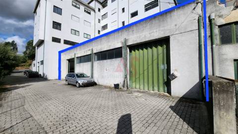Armazém com 200 m2 em Santo Tirso
