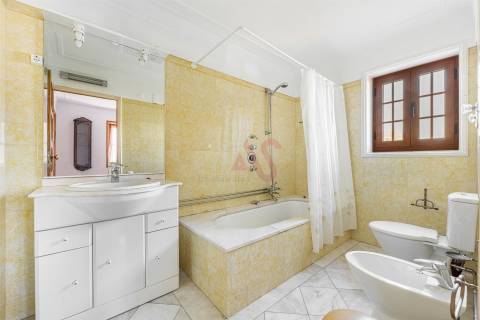 Moradia T5 de LUXO com Piscina e Jardim para Arrendamento no centro de Vizela