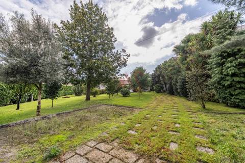 Moradia T5 de LUXO com Piscina e Jardim para Arrendamento no centro de Vizela