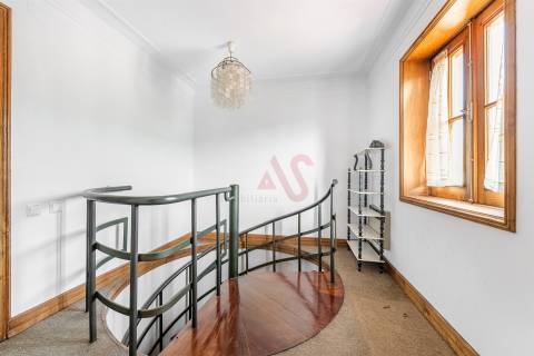 Moradia T5 de LUXO com Piscina e Jardim para Arrendamento no centro de Vizela