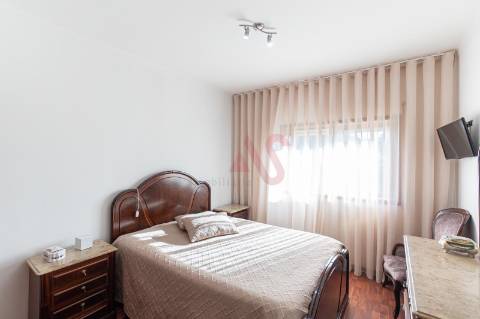 Apartamento T3+1 renovado no Centro de Felgueiras