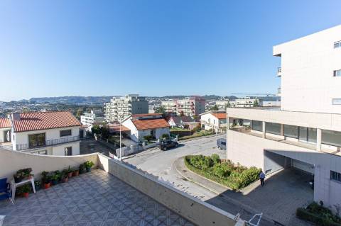 Apartamento T3+1 renovado no Centro de Felgueiras