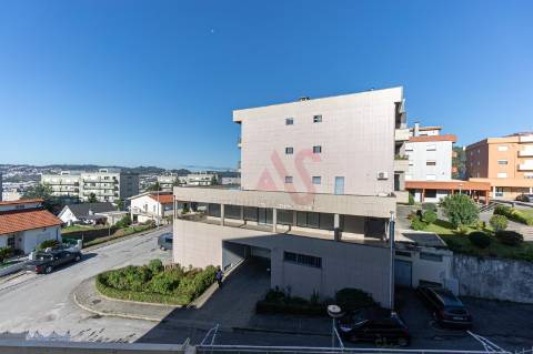 Apartamento T3+1 renovado no Centro de Felgueiras