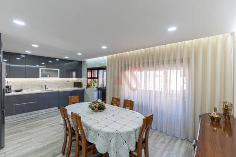 Apartamento T3+1 renovado no Centro de Felgueiras