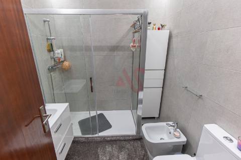 Apartamento T3+1 renovado no Centro de Felgueiras