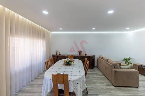 Apartamento T3+1 renovado no Centro de Felgueiras