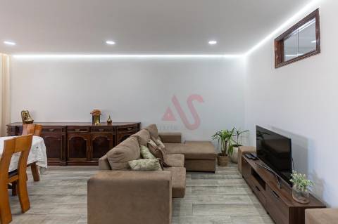 Apartamento T3+1 renovado no Centro de Felgueiras