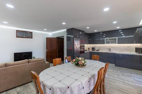 Apartamento T3+1 renovado no Centro de Felgueiras