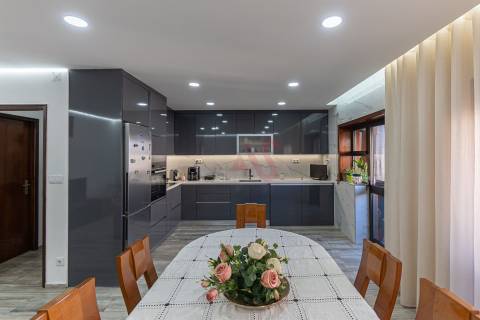 Apartamento T3+1 renovado no Centro de Felgueiras
