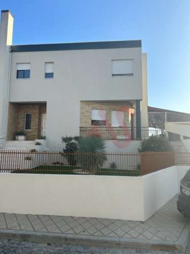 Moradia T4 no centro de Lousada