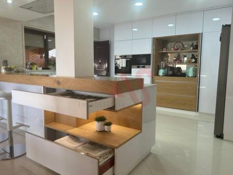 Moradia T4 no centro de Lousada