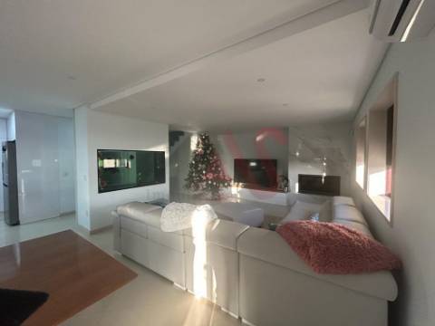 Moradia T4 no centro de Lousada