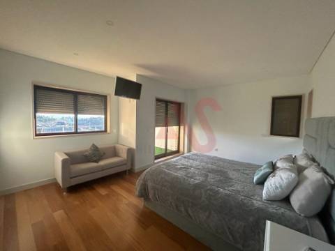 Moradia T4 no centro de Lousada