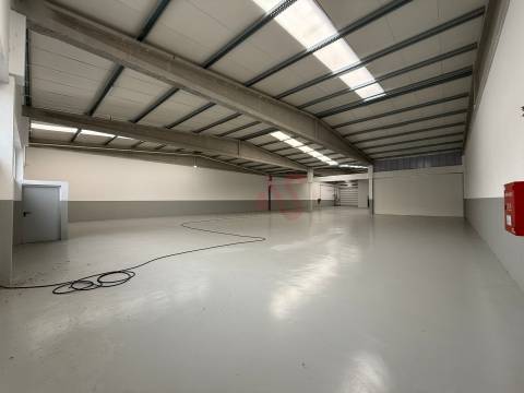 Pavilhão Industrial com 1.080 m2 Fermentões, Guimarães