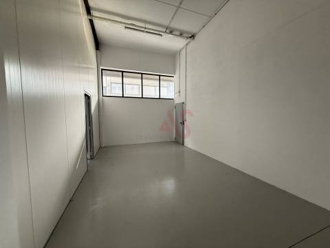 Pavilhão Industrial com 1.080 m2 Fermentões, Guimarães