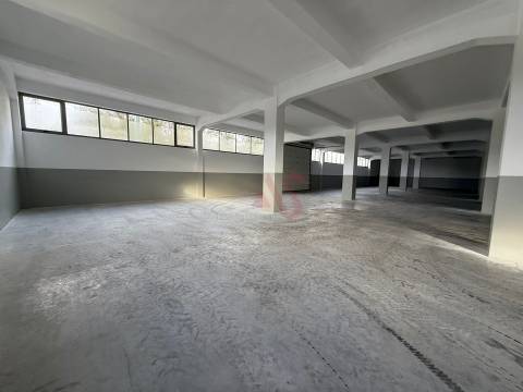 Pavilhão Industrial com 1.021 m2 Fermentões, Guimarães