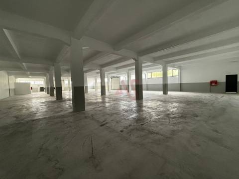 Pavilhão Industrial com 1.021 m2 Fermentões, Guimarães