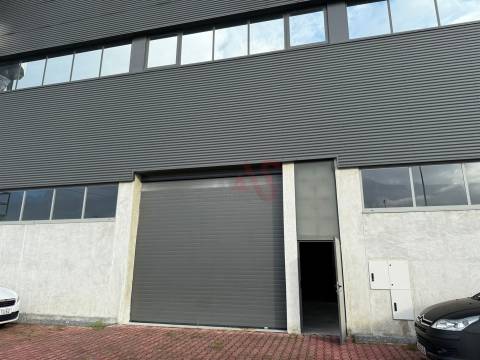 Pavilhão Industrial com 1.021 m2 Fermentões, Guimarães