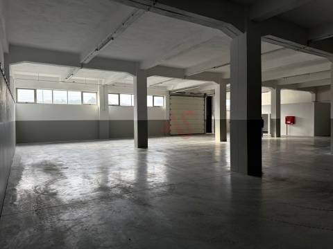 Pavilhão Industrial com 1.019 m2 Fermentões, Guimarães