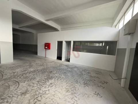 Pavilhão Industrial com 1.019 m2 Fermentões, Guimarães