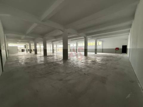 Pavilhão Industrial com 1.019 m2 Fermentões, Guimarães