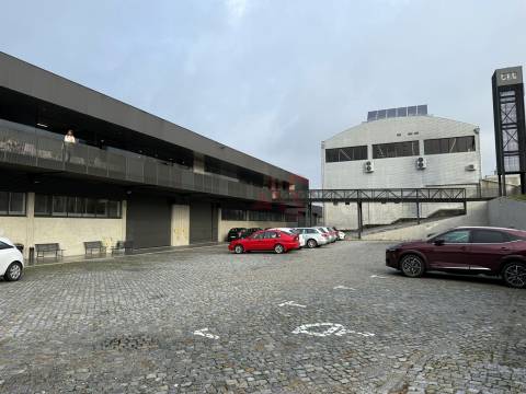 Pavilhão Industrial para arrendamento com 1.080 m2 Fermentões, Guimarães