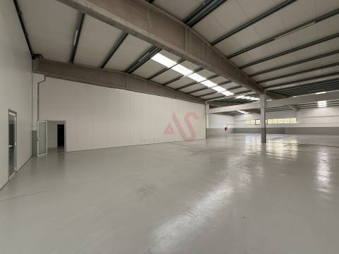 Pavilhão Industrial para arrendamento com 1.080 m2 Fermentões, Guimarães