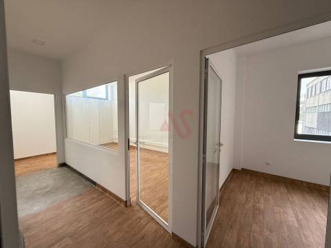 Pavilhão Industrial para arrendamento com 1.080 m2 Fermentões, Guimarães