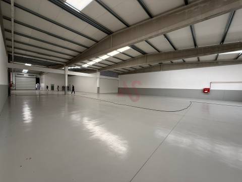 Pavilhão Industrial para arrendamento com 1.080 m2 Fermentões, Guimarães