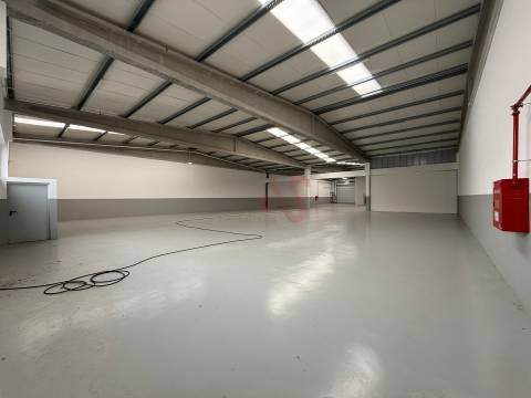 Pavilhão Industrial para arrendamento com 1.080 m2 Fermentões, Guimarães
