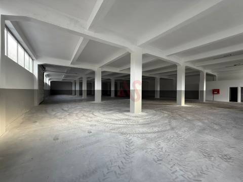 Pavilhão Industrial para arrendamento com 1.021 m2 Fermentões, Guimarães