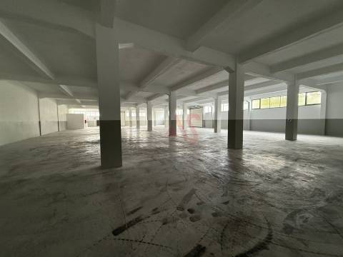 Pavilhão Industrial para arrendamento com 1.021 m2 Fermentões, Guimarães