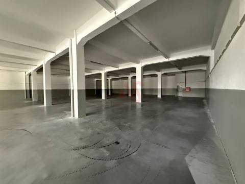 Pavilhão Industrial para arrendamento com 1.021 m2 Fermentões, Guimarães