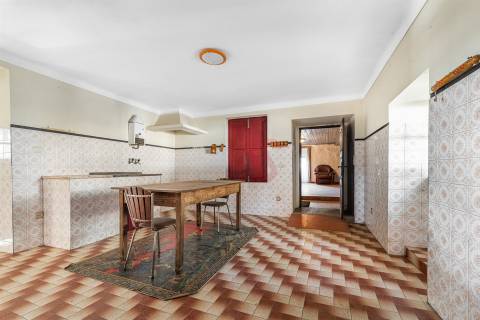 Quintinha Histórica com 27.397 m², em Guimarães