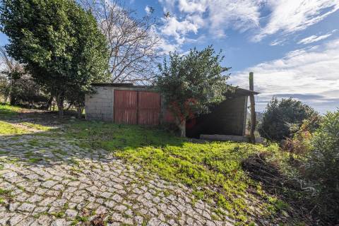 Quintinha Histórica com 27.397 m², em Guimarães