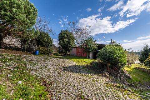 Quintinha Histórica com 27.397 m², em Guimarães