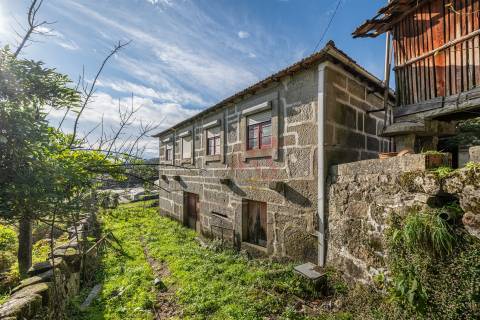 Quintinha Histórica com 27.397 m², em Guimarães