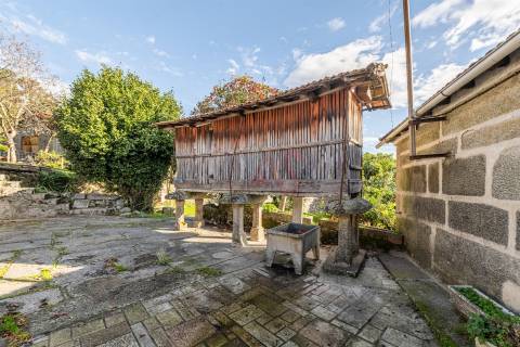 Quintinha Histórica com 27.397 m², em Guimarães