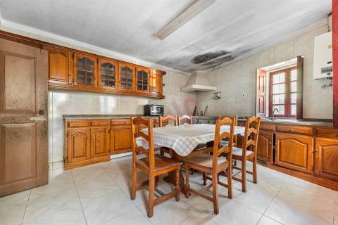 Quintinha Histórica com 27.397 m², em Guimarães