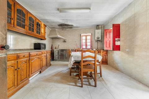 Quintinha Histórica com 27.397 m², em Guimarães