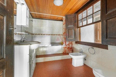 Quintinha Histórica com 27.397 m², em Guimarães