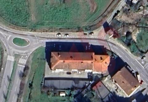 Armazém com 258 m2 a 2 minutos do Centro de Lousada