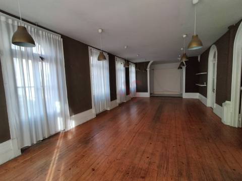 Sala Mítica e de Charme para Arrendar - Cidade de Vizela