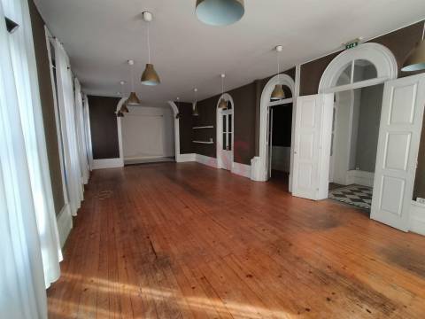 Sala Mítica e de Charme para Arrendar - Cidade de Vizela
