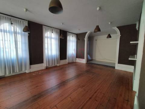 Sala Mítica e de Charme para Arrendar - Cidade de Vizela
