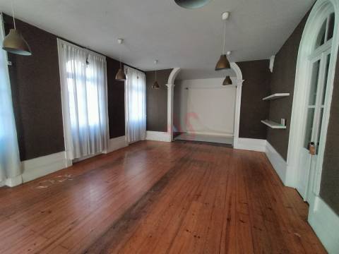Sala Mítica e de Charme para Arrendar - Cidade de Vizela