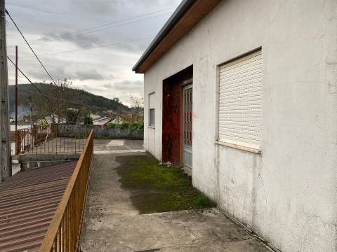 Moradia T3 para remodelar em Ordem, Lousada